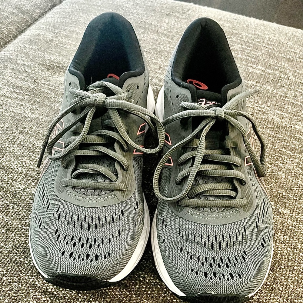 ASICS Amplifoam size 7.5